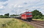 250 247 der Leipziger Eisenbahnverkehrsgesellschaft mit einem Kesselwagenzug von Stendell nach Sand in Bayern nahe Delitzsch.  (27.06.2021) <i>Foto: Ralf Opalka</i>