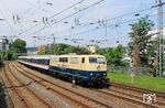 Die DB Regio AG bietet die Vermietung und den Kauf gebrauchter Schienenfahrzeuge des DB-Personenverkehrs an. Dazu gehört auch 111 174, die hier den NX-Ersatzzug RB 32436 in Wuppertal-Elberfeld bespannt. (28.06.2021) <i>Foto: Wolfgang Bügel</i>