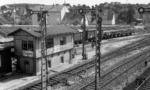 Das schöne Stellwerk im Bahnhof von Engen an der Gäubahn zwischen Stuttgart und Singen bzw. der Schwarzwaldbahn von Offenburg nach Konstanz. (05.1966) <i>Foto: Burkhard Wollny</i>