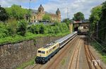 Pünktlich mit Erscheinen der 111 174 vor dem NX-Ersatzzug RB 32517 nach Bonn zeigte auch die Sonne in Wuppertal-Steinbeck ein Einsehen. (02.07.2021) <i>Foto: Wolfgang Bügel</i>