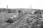 E 40 086 (Bw Offenburg) mit einem Güterzug in Heidelsheim nahe Bruchsal. (01.06.1963) <i>Foto: Helmut Röth</i>
