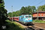 111 017 mit Werbung für das "Bahnland Bayern" vor RB 59525 aus München in Mühlthal/Oberbayern nahe Starnberg. (29.06.2012) <i>Foto: Stefan von Lossow</i>