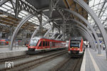 648 953 ist als RB 85 im modernisierten Lübecker Hauptbahnhof eingetroffen. Links steht 648 849 als RE 83 nach Kiel. (09.03.2021) <i>Foto: Thorsten Eichhorn</i>
