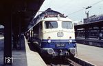 In Frankfurt Hbf machte der TEE 22 "Rheinpfeil" von 13.14 Uhr bis 13.20 Uhr Kopf, verbunden mit einem Lokwechsel. E 10 1312 übernimmt an diesem Tag den Zug bis zum Zielbahnhof München Hbf. (1965) <i>Foto: Reinhold Palm</i>
