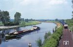 Wettrennen zwischen dem Motorschiff "WELS" und der Lübecker 218 499 am Elbe-Lübeck-Kanal in Lauenburg, das die 218 auf den letzten Metern noch für sich entscheiden konnte. (05.1982) <i>Foto: Thorsten Eichhorn</i>