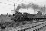 38 3567 verlässt mit einem Personenzug nach Tübingen den Bahnhof Böblingen. (08.08.1967) <i>Foto: Burkhard Wollny</i>