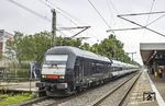 Statt einer 245 beförderte ausnahmsweise Dispolok ER 20-013 (223 013) den RE 6 nach Hamburg-Altona, aufgenommen in Elmshorn. (20.08.2021) <i>Foto: Thorsten Eichhorn</i>