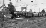 44 480 vor einem Kesselwagen-Ganzzug im Bahnhof Böblingen. (08.08.1967) <i>Foto: Burkhard Wollny</i>