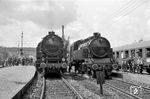Treffen der beiden Sonderzugloks der WLE 0033 und 0122 im Bahnhof Belecke. (17.05.1969) <i>Foto: Helmut Röth</i>