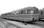 WLE VT 1033 und VS 1533 (beide Uerdingen, Baujahr 1953) im Bahnhof Neubeckum/WLE. Beide Fahrzeuge wurden 1975 an die Tramvie Provincialia Napoli/Italien verkauft. (17.05.1969) <i>Foto: Helmut Röth</i>