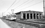 OEG Tw 83 auf der "Neubaustrecke" von 1928 am Bahnhof Edingen (Baden) an der zeitgleich neu errichteten Wagenhalle. (27.05.1969) <i>Foto: Helmut Röth</i>
