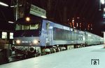 Die dieselelektrische Versuchslok 202 003 (Henschel-BBC DE 2500) ist mit D 255 aus Paris in Frankfurt/M Hbf eingetroffen. (22.02.1985) <i>Foto: A. Wagner</i>