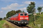 218 401 und 218 444 vor dem EC 194 nach Zürich bei Wangen im Allgäu. Seit dem 13. Dezember 2020 werden alle EC-Züge zwischen München und Zürich hier mit elektrischen Triebzügen der SBB gefahren. (23.09.2011) <i>Foto: Zeno Pillmann</i>