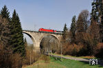 101 116 mit IC 181 (Frankfurt/M - Zürich) auf dem Einödtal-Viadukt bei Hattingen/Baden. (07.04.2014) <i>Foto: Zeno Pillmann</i>