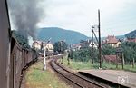 Blick aus dem P 3865 nach Freudenstadt, der mit einer P 8 im Bahnhof Alpirsbach ausfährt.  (1956) <i>Foto: Carl Bellingrodt</i>
