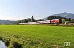 218 483 mit IC 2012 (Oberstdorf - Dortmund) in Stein bei Immenstadt. (27.09.2021) <i>Foto: Joachim Bügel</i>