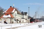 99 7239 trifft mit einem Personenzug nach Eisfelder Talmühle im Bahnhof Elend ein. (03.2018) <i>Foto: Thorsten Eichhorn</i>