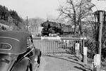 44 950 (Bw Altenhundem) passiert einen Bahnübergang bei Plettenberg-Pasel. (02.1959) <i>Foto: Hermann Gerdes</i>
