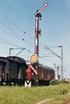 V 188 002, die ehemalige Wehrmachtslokomotive D 311, mit einem Güterzug bei Bamberg. (05.1958) <i>Foto: Slg. Hans-Dieter Jahr</i>