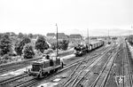 In Bebra begegnet 41 309, die mit P 1890 aus Göttingen einfährt, der im Bahnhof rangierenden V 60 753. (12.07.1962) <i>Foto: Gerhard Röder</i>