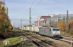 185 539 der TX-Logistik mit einem Güterzug am Heimeranplatz in München. (04.11.2012) <i>Foto: Stefan von Lossow</i>