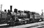 ÖBB 454.417 war eine von 22 Lokomotiven, die 1908/09 von der Lokomotivfabrik Floridsdorf an die österreichische k.k. privilegierte Süd-Norddeutsche Verbindungsbahn (SNDVB) bzw. k.k. privilegierte Österreichische Nordwestbahn (ÖNWB) geliefert wurden. Nach dem Zweiten Weltkrieg kamen noch 13 Loks als Reihe 454 zur ÖBB, die sie bis 1961 aus dem Bestand strichen. 454.417 wurde 1909 als Nr. 224 an die ÖNWB geliefert und am 15.01.1960 bei der Zfst Wien FJB (Foto) ausgemustert. (08.1958) <i>Foto: Manfred van Kampen</i>
