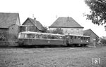 VT 54 der Kahlgrundbahn (Spitzname "Falke I") mit Bw 27 als P 15 nach Kahl (Main) in Königshofen. Der Triebwagen stammt von der Waggonfabrik Uerdingen (Baujahr 1960) und ähnelt nicht nur äußerlich den Schienenbussen der Bauart VT 98 der Staatsbahn.  (24.08.1963) <i>Foto: Helmut Röth</i>