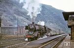 03 032 verlässt mit E 822 nach Trier den Bahnhof Cochem an der Mosel.  (22.08.1965) <i>Foto: J.B. Snell</i>