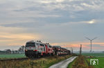 218 497 und 218 402 am Betriebsbahnhof Lehnshallig mit AS 1416 auf dem Weg nach Sylt. (30.10.2021) <i>Foto: Joachim Bügel</i>