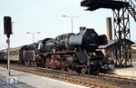50 0072 (ex 50 3502, ex 50 481) vor einem Personenzug im Bahnhof Pasewalk. Die Lok befindet sich heute im Bayerischen Eisenbahnmuseum Nördlingen. (1979) <i>Foto: Bruno Gode</i>