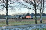 ÖBB 1144.045 mit kriegerischen Fahrzeugen vor M 62812 bei Diemendorf zwischen Weilheim und Tutzing. (17.01.2012) <i>Foto: Stefan von Lossow</i>