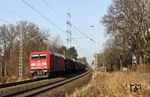 Als Abwechselung bleiben nur noch Güterzüge übrig: 185 393 fährt mit EZ 51400 (Wanne-Eickel - Mannheim Rbf) gleich nach Solingen Hbf ein. (10.01.2022) <i>Foto: Joachim Bügel</i>