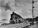 58 532 mit einem Güterzug bei Stuttgart-West. (1942) <i>Foto: RVM (Ulmer)</i>