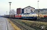 221 124 und 221 134 mit Gag 58000 auf dem Weg zu den Mannesmann-Hüttenwerken in Duisburg-Hochfeld.  (07.01.1984) <i>Foto: Michael Hubrich</i>