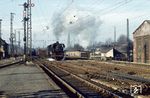 44 0101 fährt mit einem Güterzug durch Erfurt. (03.1972) <i>Foto: H.-D. Scheel</i>