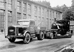 Noch ein Transport einer unbekannten Industrielok beim Hersteller Arnold Jung in Jungenthal. (1951) <i>Foto: Werkfoto</i>