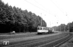 Tw 15 (Weyer/SSW, Baujahr 1925) mit Bw 58 und 56 der Linie D auf der Kaiserswerther Straße in Düsseldorf. Die Linie D wurde ursprünglich von der ehemaligen Düsseldorf-Duisburger Kleinbahn GmbH betrieben, einem 1898 gegründetes Verkehrsunternehmen zunächst mit Sitz in Kaiserswerth. Sie betreute Straßenbahnen im Süden Duisburgs und eine Überlandstraßenbahn zwischen Düsseldorf und Duisburg, die als Linie D bezeichnet wurde. Das Unternehmen wurde 1938 aufgelöst. Danach übernahmen die Rheinbahn und die Duisburger Verkehrsgesellschaft gemeinsam die Bahn, welche heute als Stadtbahnlinie U 79 zwischen der Universität in Düsseldorf und Duisburg-Meiderich verkehrt.  (11.07.1958) <i>Foto: Aad van Ooy</i>