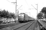 E 10 227 vom Bw Köln-Deutzerfeld führt den F 3 "Merkur" (Frankfurt/M. ab 15.25 Uhr - Wiesbaden - (Bingen) - Koblenz - Köln - Essen - Gelsenkirchen - Münster - Bremen - Hamburg-Altona) in Bingen am Rhein. (22.09.1963) <i>Foto: Helmut Röth</i>