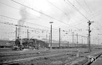 56 690 (Bw Worms) mit einem Güterzug in Worms Hbf. (26.10.1963) <i>Foto: Helmut Röth</i>