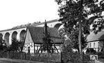 57 1116 mit einem kurzen Nahgütergüterzug auf dem Altenbekener Viadukt. Die Lok verblieb nach 1945 in Jugoslawien und wurde dort als JDZ 28-009 II (später JDZ 35-009) eingeordnet.  (28.09.1936) <i>Foto: DLA Darmstadt (Bellingrodt)</i>