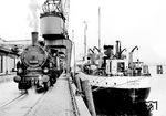 74 936 vom Bw Hamburg-Altona bedient den Altona-Kai im Hamburger Hafen.  (07.09.1955) <i>Foto: Walter Hollnagel</i>