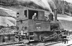 Die Niederösterreichischen Landesbahnen (NÖLB) beschafften 1903 neun dieser kleinen Tenderlokomotiven für den Betrieb auf ihren Strecken. 88.003 wurde zuerst mit 104, ab 1905 als 1.05 bezeichnet. Als die BBÖ die NÖLB 1922 übernahmen, wurde sie als 184.05 eingereiht und meist im Rangierdienst in Hütteldorf eingesetzt. 1938 übernahm die Deutsche Reichsbahn noch drei Exemplare als 88.001–003. 88.003 verschlug es nach Mürzzuschlag am Semmering. Nach dem Zweiten Weltkrieg verblieb der ÖBB nur eine Maschine, die 88.003, die sie nun als 88.01 bezeichnete und erst 1968 endgültig ausmusterte. Sie blieb im Eisenbahnmuseum Strasshof erhalten. (28.05.1942) <i>Foto: RVM-Filmstelle Berlin (Bellingrodt)</i>
