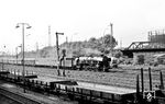 01 1074 vom Bw Osnabrück Hbf mit dem D 312 "Skandinavien-Paris-Express" (Kopenhagen - Großenbrode Kai - Hamburg - Köln - Lüttich - Paris Nord) in Mülheim (Ruhr)-Styrum. (08.1958) <i>Foto: Karl-Ernst Maedel</i>