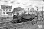SNCF 242 TA 13, eine ex PLM-Lok, die erst nach dem Zweiten Weltkrieg über die Region Nord zur Region Est kam, in Strasbourg-Koenigshoffen, dem Standort des ersten Bahnhofs von Strasbourg an der Strasbourg-Baseler Bahn.  (11.10.1964) <i>Foto: Jörg Schulze</i>