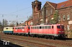 Lokzug Tfzf 91430 nach Seelze mit 115 114 und 111 040 sowie 111 001 in Wuppertal-Unterbarmen. (24.03.2022) <i>Foto: Wolfgang Bügel</i>