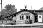 Der Haltepunkt Zeithain an der Strecke zwischen Riesa und Elsterwerda. (1979) <i>Foto: Karsten Risch</i>