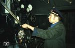 Jochen Lawrenz hoch konzentriert als Lokführer auf 012 077 am Sonderzug E 34663 während der Rückfahrt von Puttgarden nach Hamburg. (23.09.1972) <i>Foto: Bruno Gode</i>