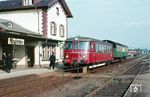 VT 25 (MAN, Baujahr 1960) der Mittelbadische Eisenbahn-Gesellschaft AG (MEG) im Bahnhof Hugstetten auf der Fahrt von Freiburg zur Kaiserstuhlbahn nach Breisach. (04.06.1963) <i>Foto: J.C. de Jongh</i>