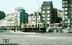 Tw 3 am Place de la Gare vor dem Luxemburger Hauptbahnof. 1958 verfügte der Betrieb über 48 Straßenbahnwagen, davon waren 29 Triebwagen und 19 Beiwagen. (21.04.1957) <i>Foto: J.C. de Jongh</i>