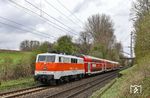 Nach dem 31. Mai 2016 sollte der 8. April 2022 wiederum der letzte Einsatztag des NX-Ersatzzuges auf der RB 48 zwischen Bonn - Köln und Wuppertal sein. 111 111 von DB-Gebrauchtzug ist letztmalig (?) mit dem Ersatzzug DPN 9441 von Wuppertal-Oberbarmen nach Köln Hbf bei Gruiten unterwegs. Bleibt abzuwarten, ob es diesmal wirklich der letzte Einsatz war. (08.04.2022) <i>Foto: Joachim Bügel</i>
